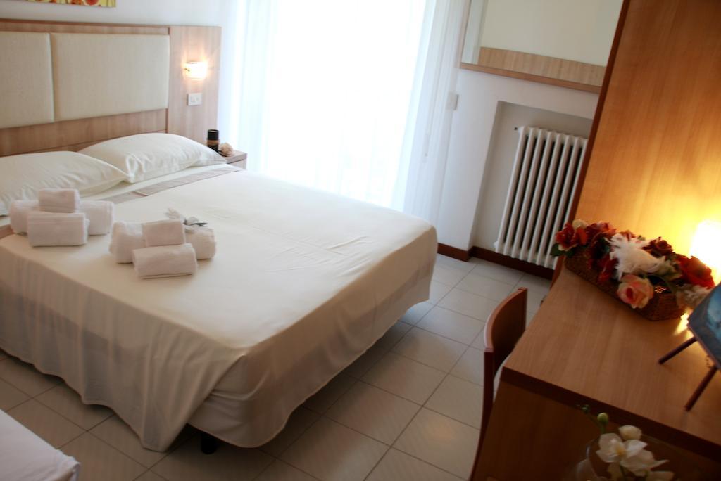 Hotel Astrid Cervia Cameră foto