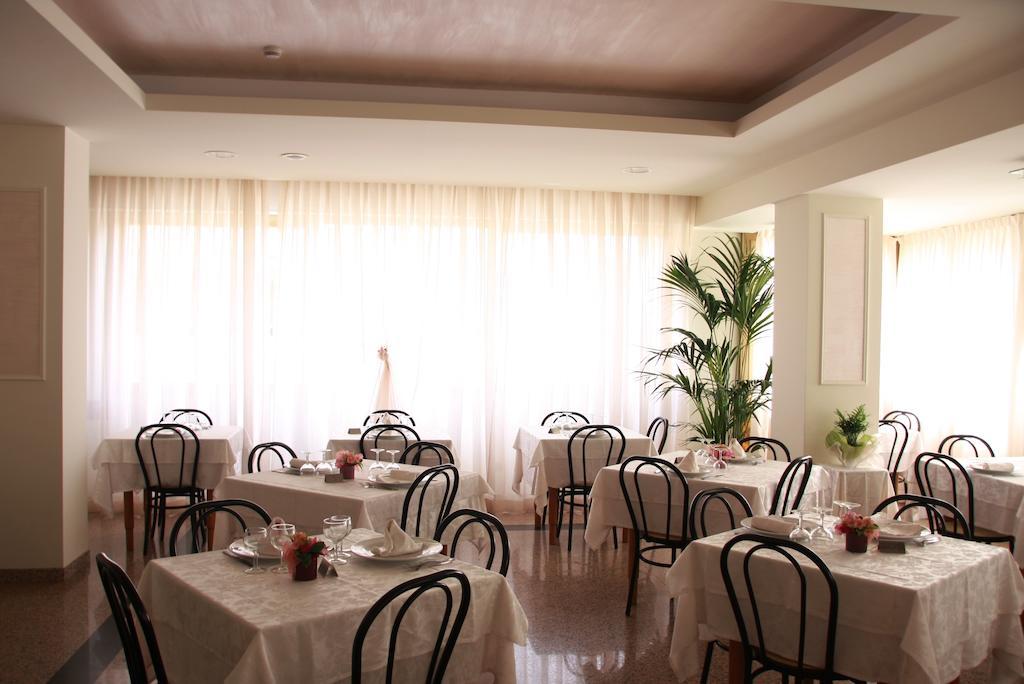 Hotel Astrid Cervia Exterior foto